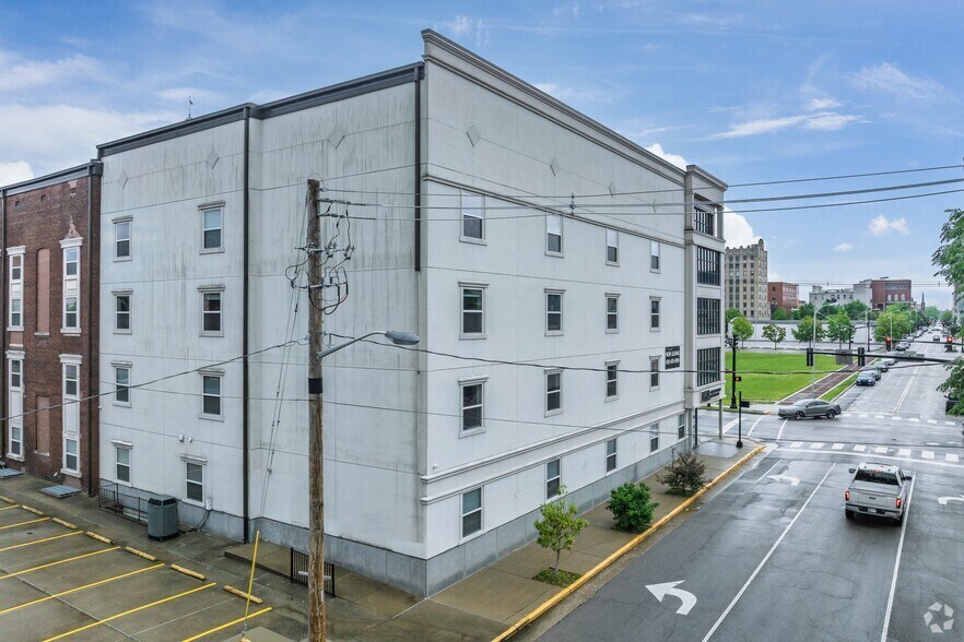 301 NW 3rd St, Evansville, IN à vendre - Photo de l’immeuble – Image 2 sur 11