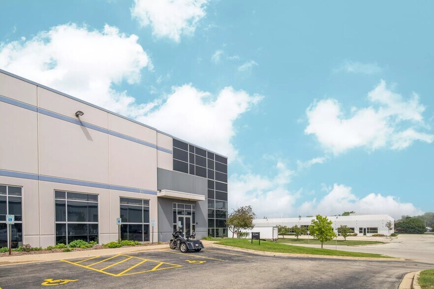 5235-5325 International Dr, Cudahy, WI à louer - Photo de l’immeuble – Image 3 sur 7