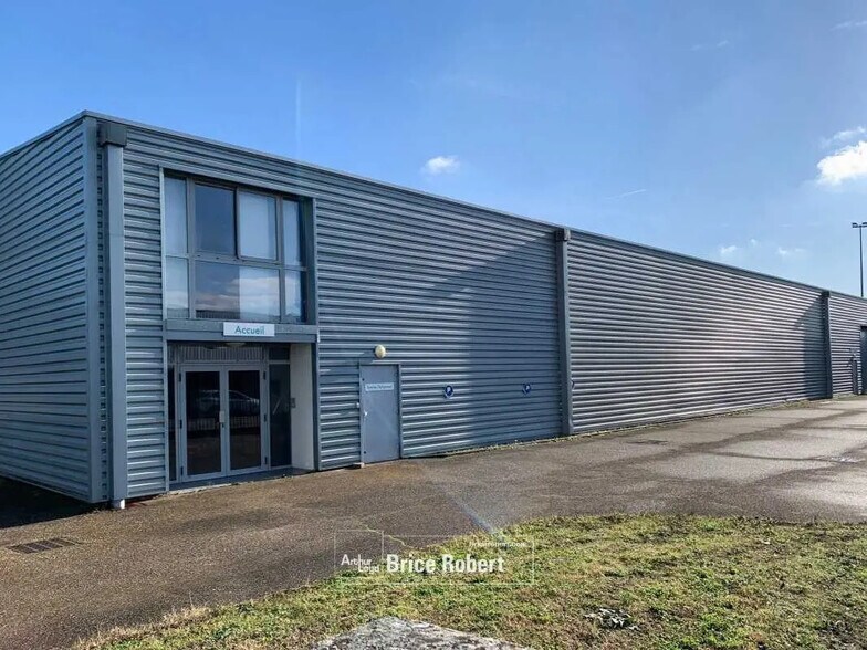 Bureau dans Chassieu à louer - Photo de l’immeuble – Image 1 sur 10