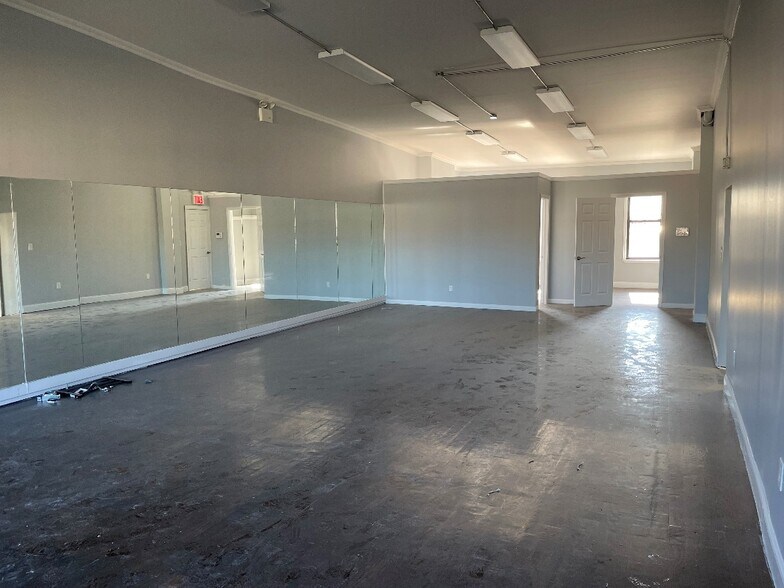 9206 Jamaica Ave, Woodhaven, NY à louer - Photo de l’immeuble – Image 1 sur 3