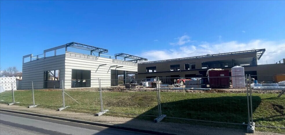 Bureau dans Saint-Denis-lès-Bourg à louer - Photo de l’immeuble – Image 3 sur 4