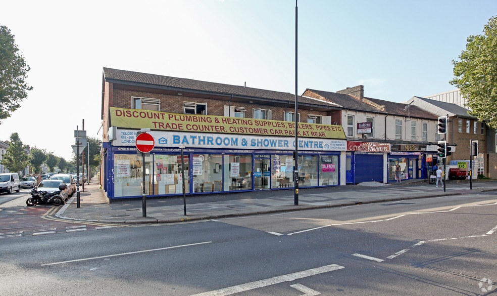 656-666 Romford Road portefeuille de 3 biens à vendre sur LoopNet.fr - Photo principale – Image 3 sur 3