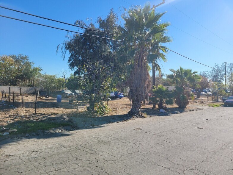 15114 Washington Dr, Fontana, CA à vendre - Photo de l’immeuble – Image 2 sur 4