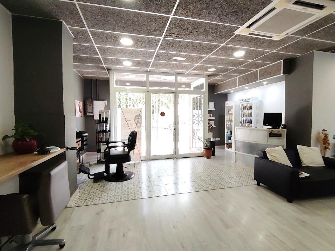Local commercial dans Cerdanyola del Vallès, Barcelona à louer Photo intérieure– Image 1 sur 19