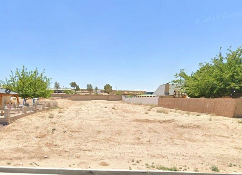 13799 Windward Ln, Helendale, CA à vendre - Photo de l’immeuble – Image 3 sur 3