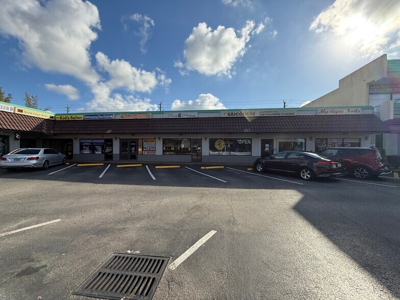 2695 N University Dr, Sunrise, FL à louer - Photo de l’immeuble – Image 3 sur 7