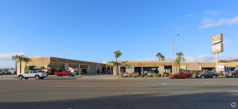 210 W Bradley Ave, El Cajon, CA à louer - Photo principale – Image 3 sur 9