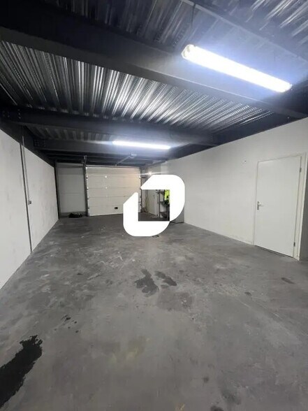 Local d’activités dans Gretz-Armainvilliers à louer - Photo de l’immeuble – Image 2 sur 3