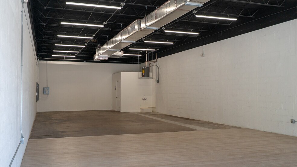 320 NE 61st St, Miami, FL à louer - Photo de l’immeuble – Image 3 sur 6