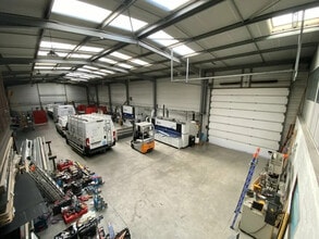 Local d'activités dans Mios à vendre Photo intérieure– Image 1 sur 10