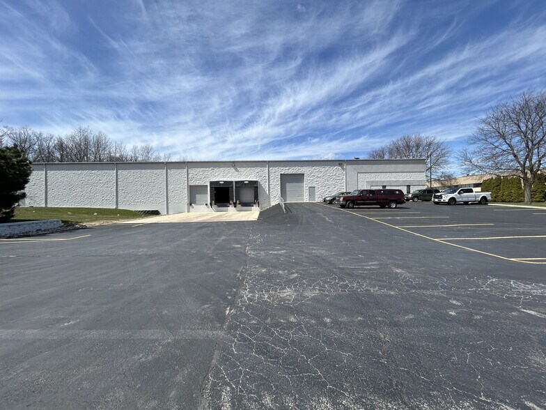 355 W Boden St, Milwaukee, WI à vendre - Photo de l’immeuble – Image 2 sur 8