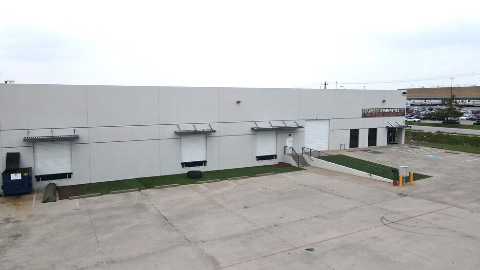 5650 Kroger Dr, Keller, TX à louer - Photo de l’immeuble – Image 3 sur 12