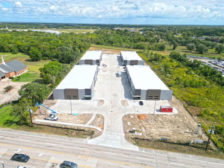 5279 N Main St, Baytown, TX à louer - Photo de l’immeuble – Image 3 sur 7