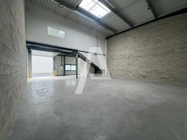 Local d’activités dans Bussy-Saint-Georges à louer - Photo de l’immeuble – Image 2 sur 5