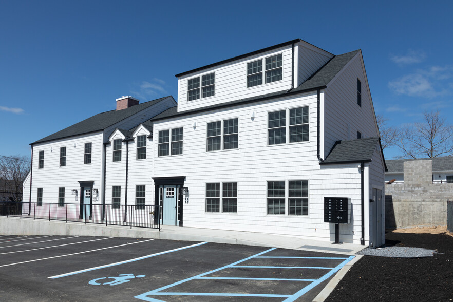 1090 New York Ave, Huntington Station, NY à vendre - Photo de l’immeuble – Image 1 sur 1