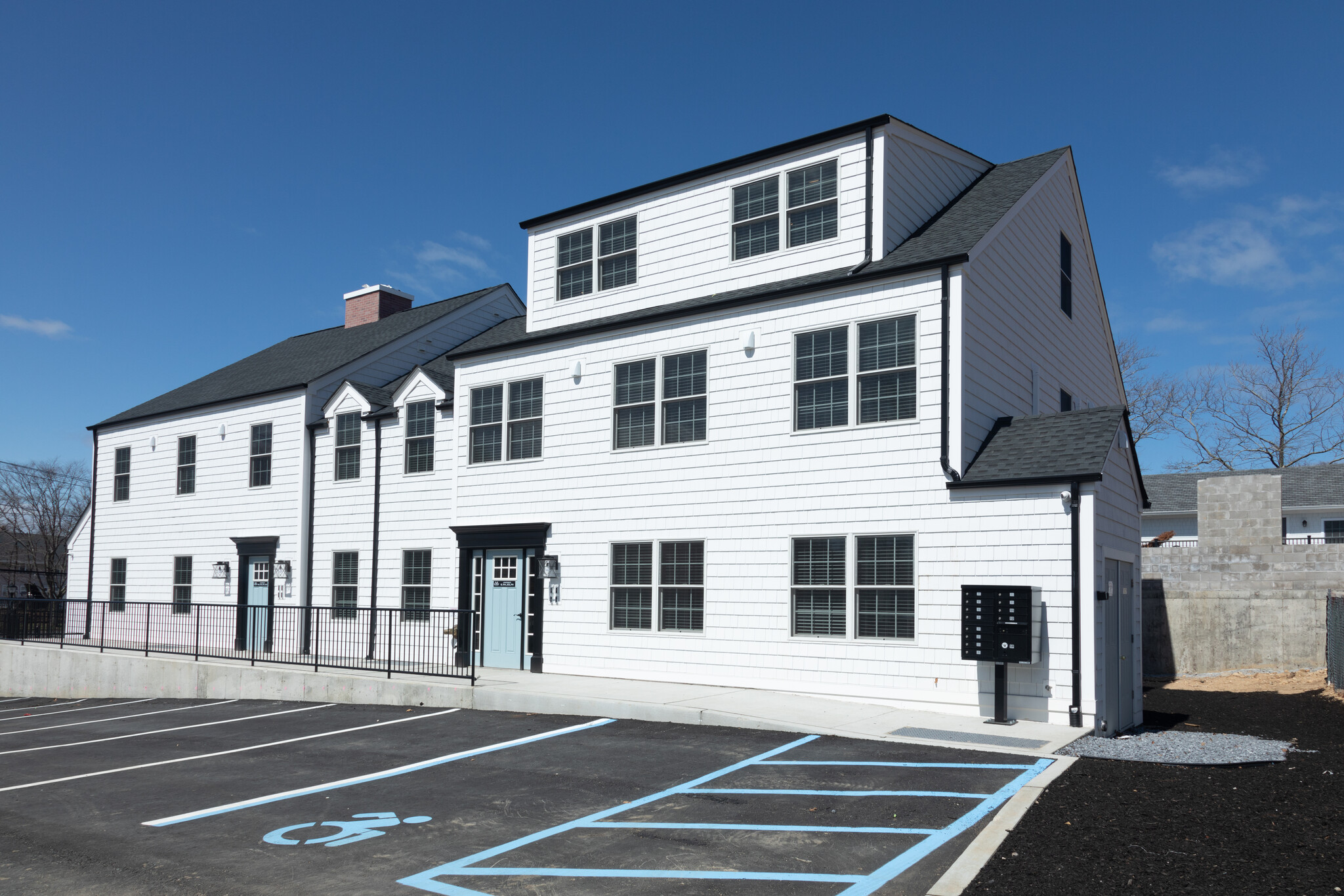 1090 New York Ave, Huntington Station, NY à vendre Photo de l’immeuble– Image 1 sur 2