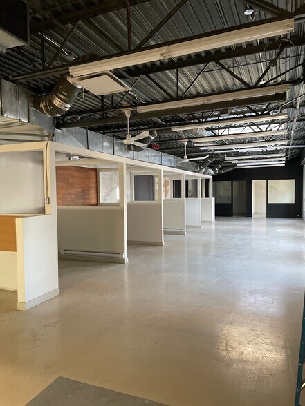2325 Rue Dandurand, Montréal, QC à vendre - Photo de l’immeuble – Image 3 sur 6