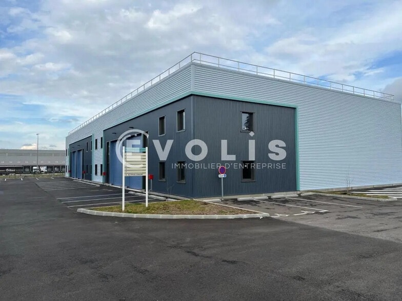Local d’activités dans Saint-Vulbas à louer - Photo de l’immeuble – Image 1 sur 18