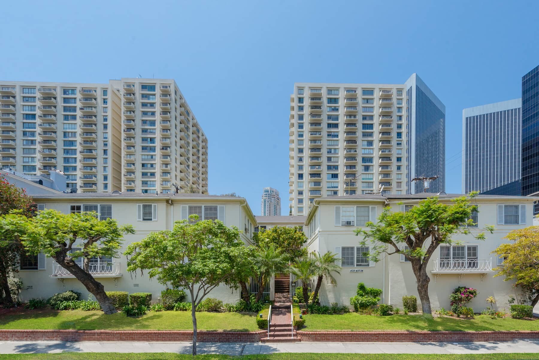 405-411 1/2 Shirley Pl, Beverly Hills, CA à vendre Photo de l’immeuble– Image 1 sur 28