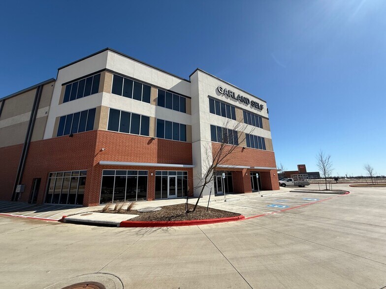 6320 N George Bush Hwy, Garland, TX à louer - Photo de l’immeuble – Image 3 sur 17