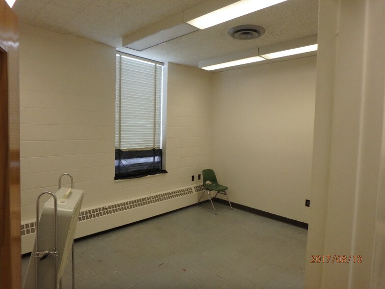 145 Main Ave, Pineville, WV à louer - Photo intérieure – Image 2 sur 4