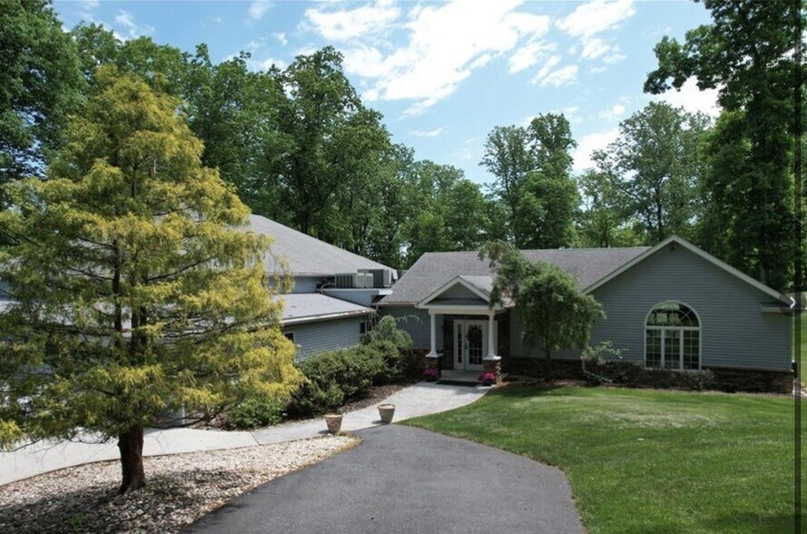 1303 Evergreen Dr, Bethlehem, PA à vendre - Photo de l’immeuble – Image 2 sur 17