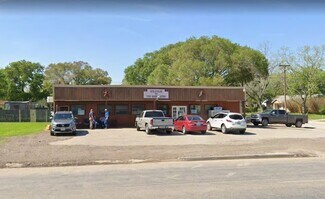 Plus de détails pour 1102 W. North St, Louise, TX - Local commercial à vendre