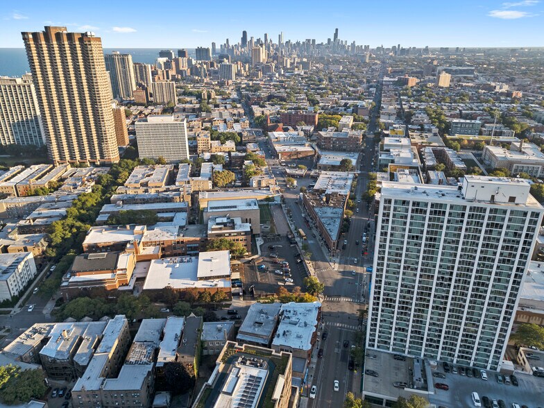 732 W Grace St, Chicago, IL à vendre - Photo de l’immeuble – Image 3 sur 8