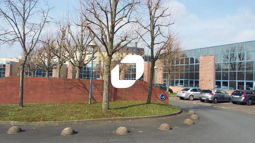 Bureau dans Noisy-le-Grand à louer - Photo de l’immeuble – Image 1 sur 1