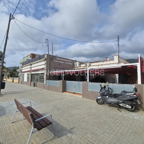 Local commercial dans Castelldefels, Barcelona à vendre - Photo de l’immeuble – Image 1 sur 3