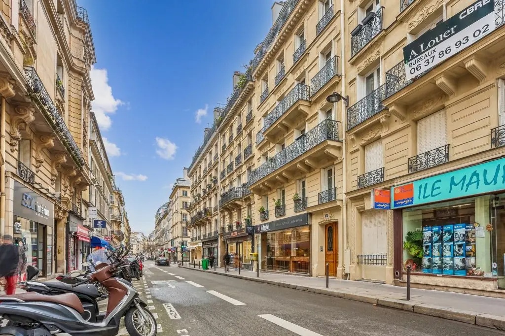 40 Rue De Chabrol, Paris à louer Photo de l’immeuble– Image 1 sur 10