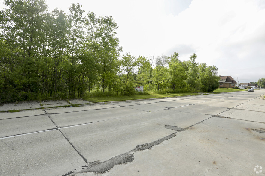 7700 N Teutonia Ave, Brown Deer, WI à vendre - Photo de l’immeuble – Image 3 sur 3