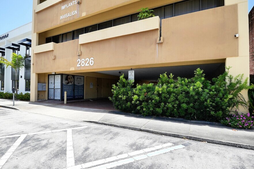 2826 E Oakland Park Blvd, Fort Lauderdale, FL à vendre - Photo de l’immeuble – Image 2 sur 40