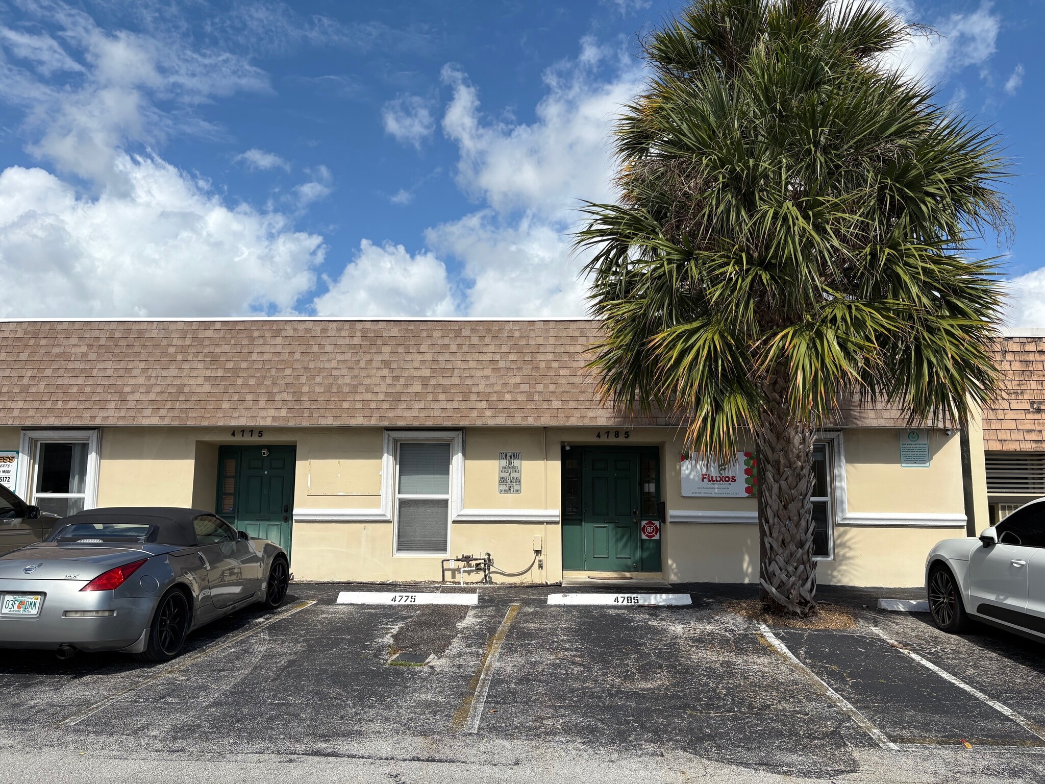 4831-4837 NE 11th Ave, Oakland Park, FL à louer Photo de l’immeuble– Image 1 sur 14