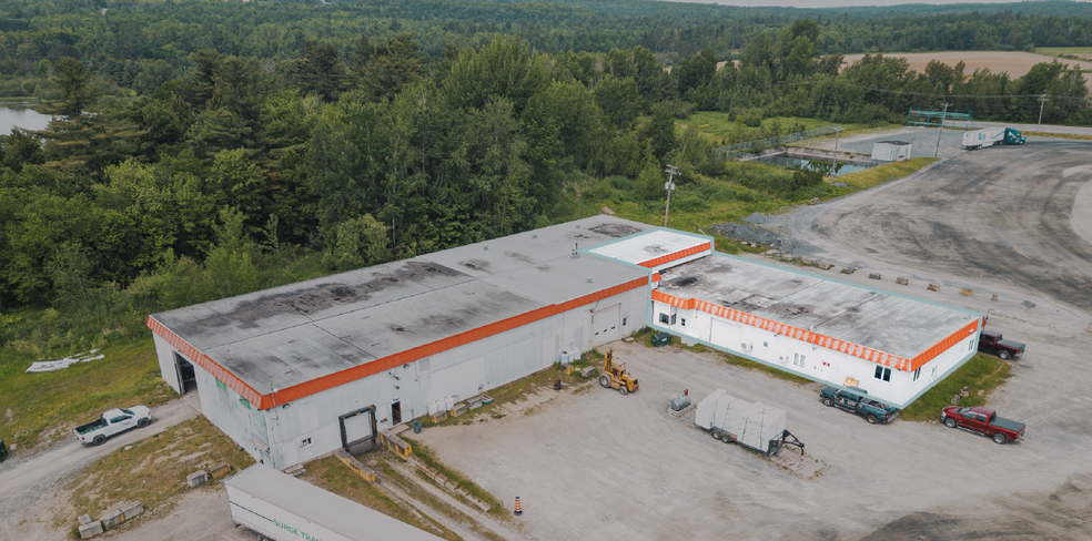 72 Rue Principale, St-François-Xavier-de-Brompton, QC à louer - Photo principale – Image 1 sur 8