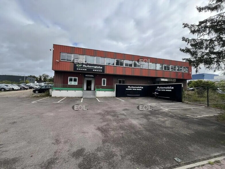 Local d'activités dans Porcheville à vendre - Photo de l’immeuble – Image 1 sur 11