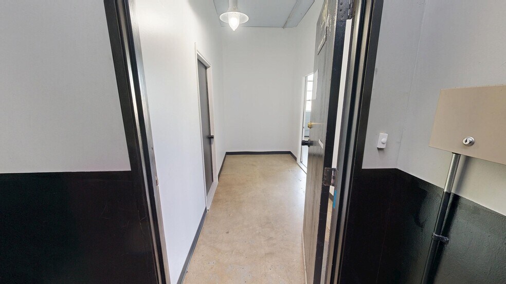 530 E 8th St, Los Angeles, CA à louer - Photo de l’immeuble – Image 2 sur 11