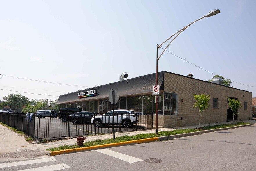 7606 W Touhy Ave, Chicago, IL à vendre - Photo de l’immeuble – Image 2 sur 11