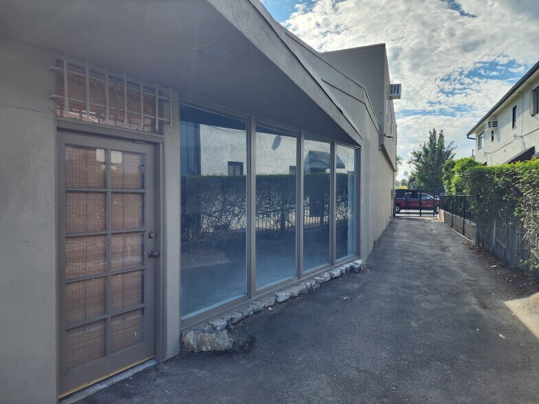 2376-2380 Westwood Blvd, Los Angeles, CA à louer - Photo de l’immeuble – Image 3 sur 10