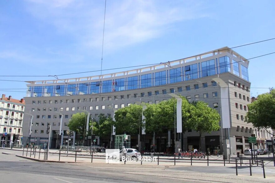 Bureau dans Villeurbanne à louer - Photo de l’immeuble – Image 1 sur 5