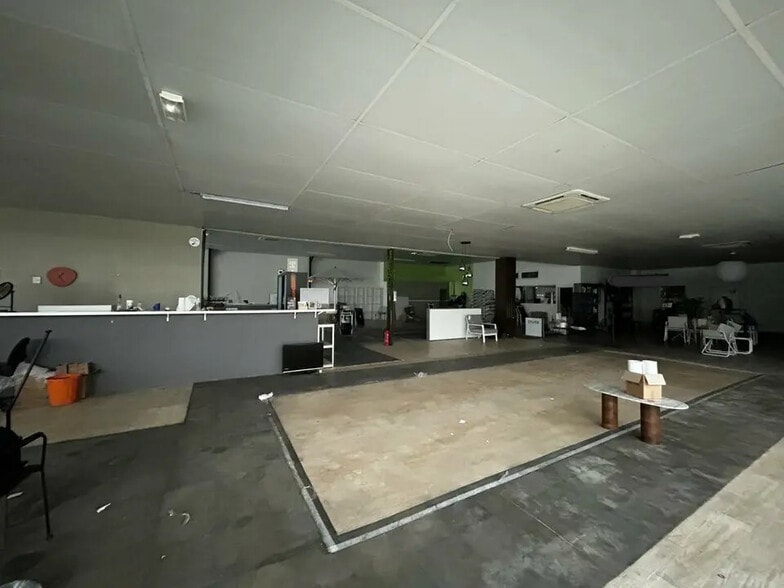 Local commercial dans à louer - Photo intérieure – Image 3 sur 3