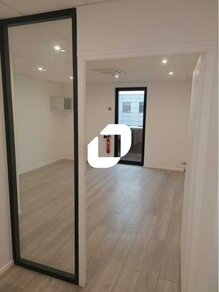 Bureau dans Grigny à vendre - Photo intérieure – Image 3 sur 6