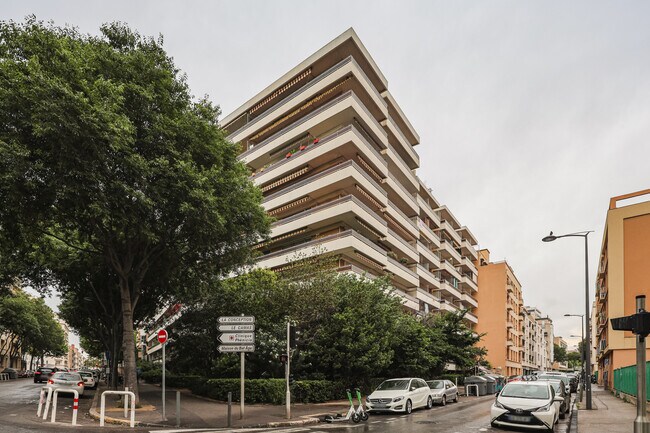 Plus de détails pour 17-19 Boulevard Jeanne D'arc, Marseille - Local commercial à louer