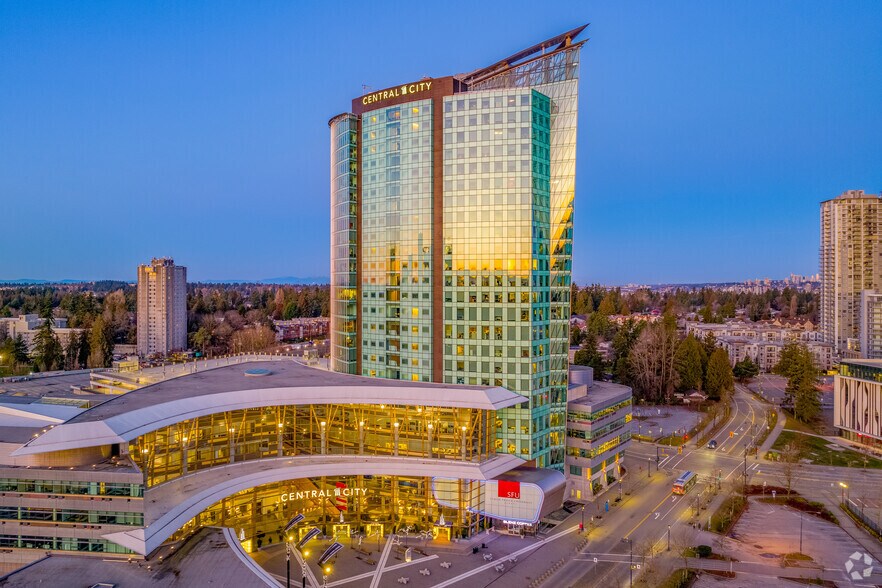 13450 102 Av, Surrey, BC à louer - Photo de l’immeuble – Image 1 sur 6