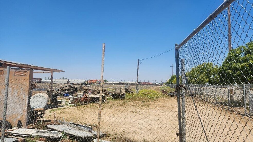 1 N Marks Ave, Fresno, CA à vendre - Photo de l’immeuble – Image 2 sur 4