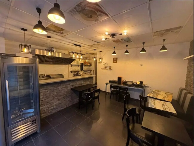 Plus de détails pour Local commercial à louer