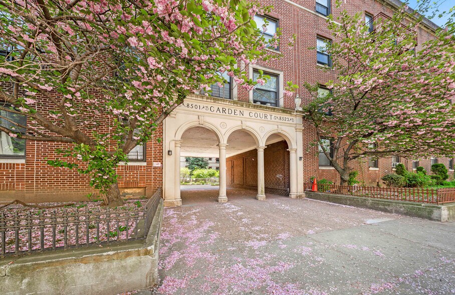 8501 Fort Hamilton Pky, Brooklyn, NY à vendre - Photo de l’immeuble – Image 2 sur 12