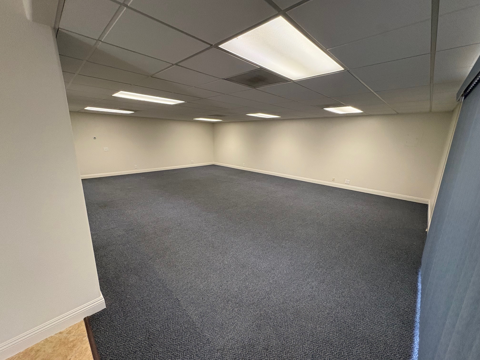 200 N Ash St, Escondido, CA à louer Photo de l’immeuble– Image 1 sur 6