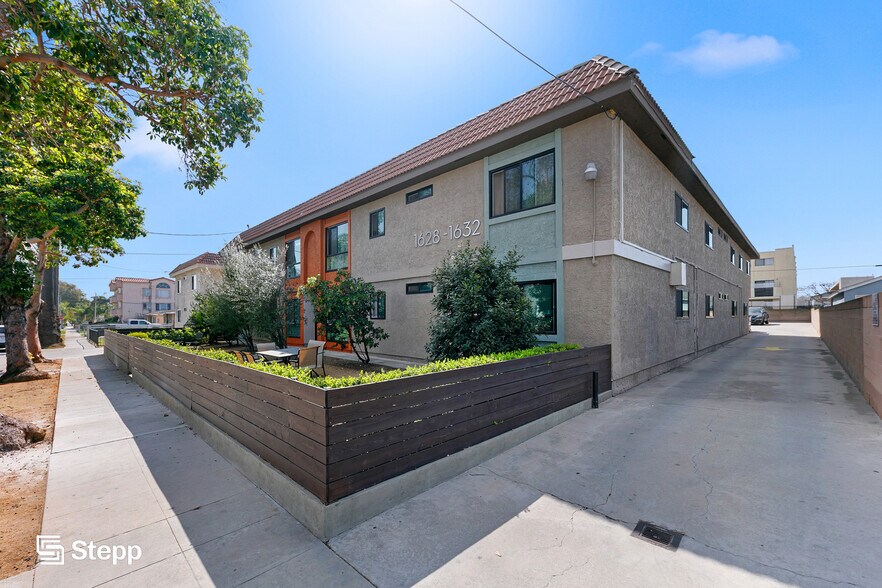 1628 W 218th St, Torrance, CA à vendre - Photo de l’immeuble – Image 3 sur 52