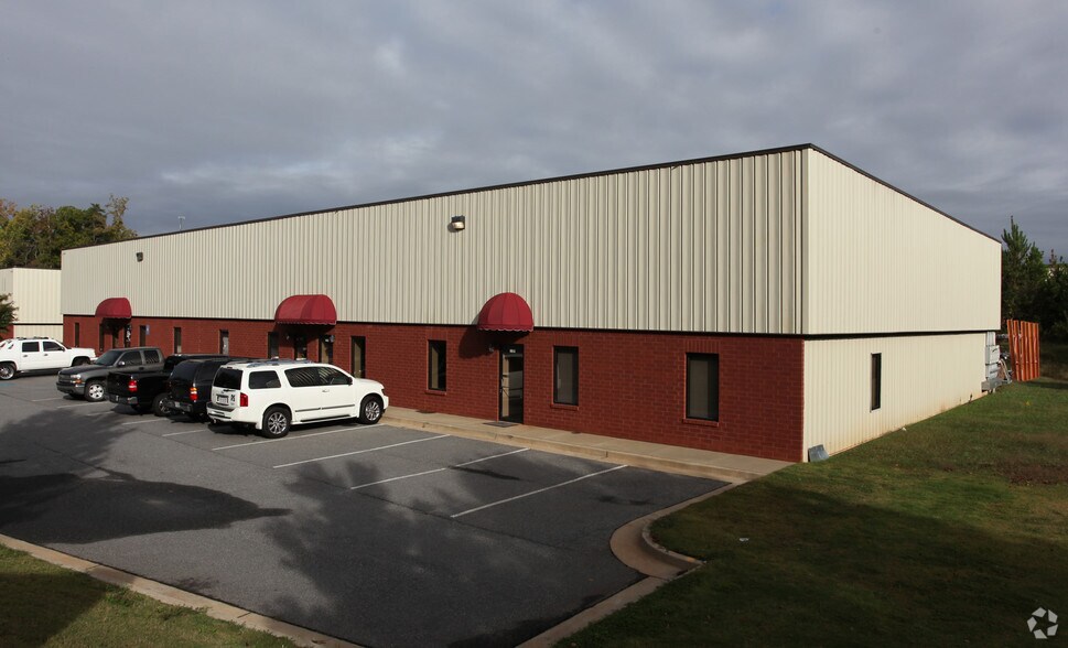 1340 Oak Industrial Ln, Cumming, GA à louer - Photo de l’immeuble – Image 2 sur 5
